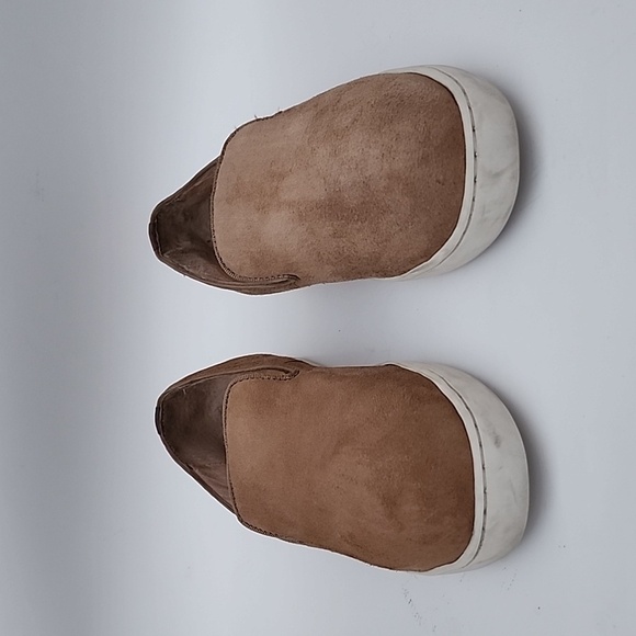 Birdies Tan and White Sneakers Sleek and Versatile - Picture 2 of 11